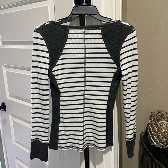 TART Long-Sleeved Top - Picture 2 of 4